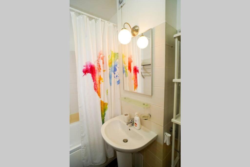 Sky Modern 1 Bedroom Apt W Free Parking Bucharest Exterior photo